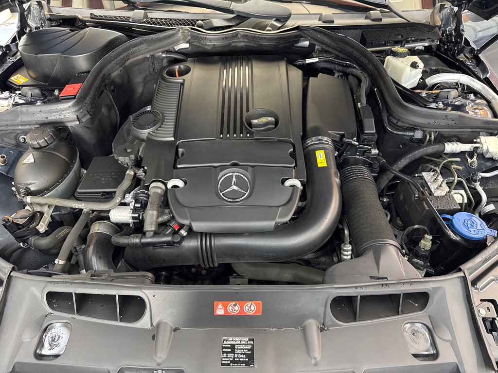 Photo 20 of this MERCEDES-BENZ C-CLASS