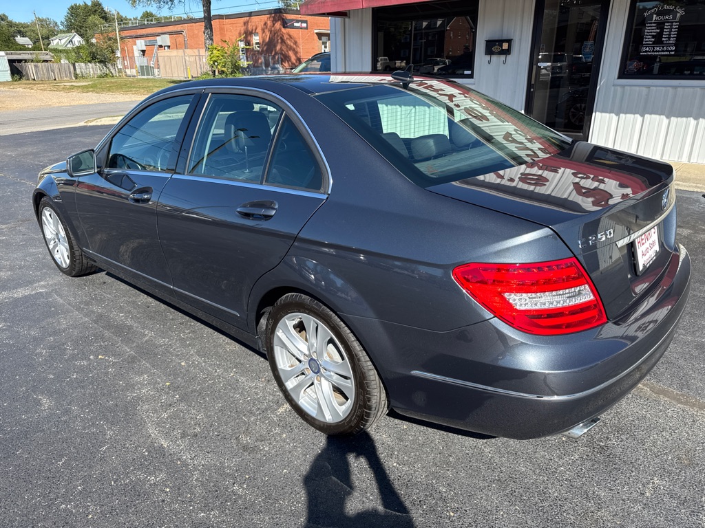 Photo 7 of this MERCEDES-BENZ C-CLASS