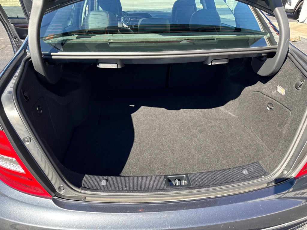 Photo 14 of this MERCEDES-BENZ C-CLASS