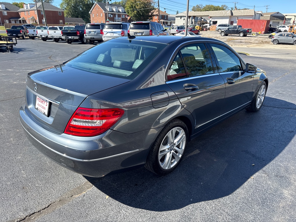 Photo 5 of this MERCEDES-BENZ C-CLASS