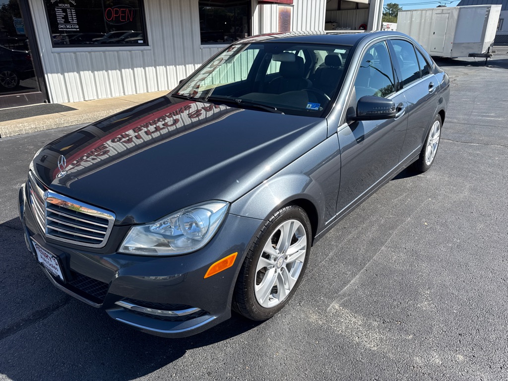 Photo 2 of this MERCEDES-BENZ C-CLASS