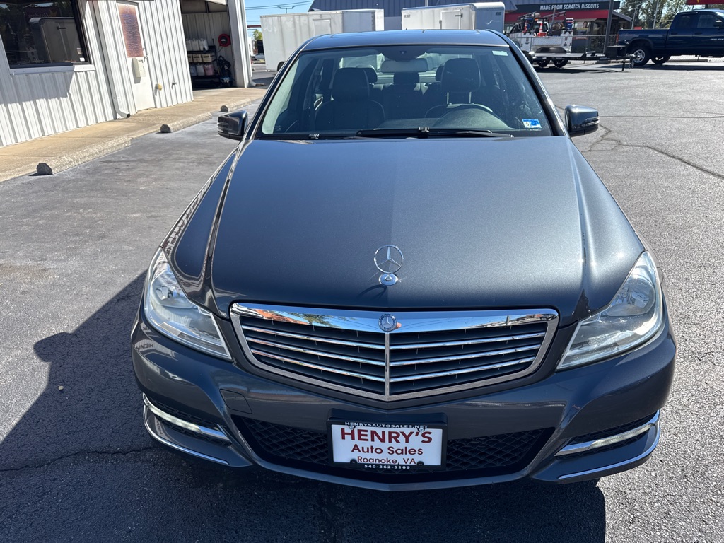 Photo 3 of this MERCEDES-BENZ C-CLASS
