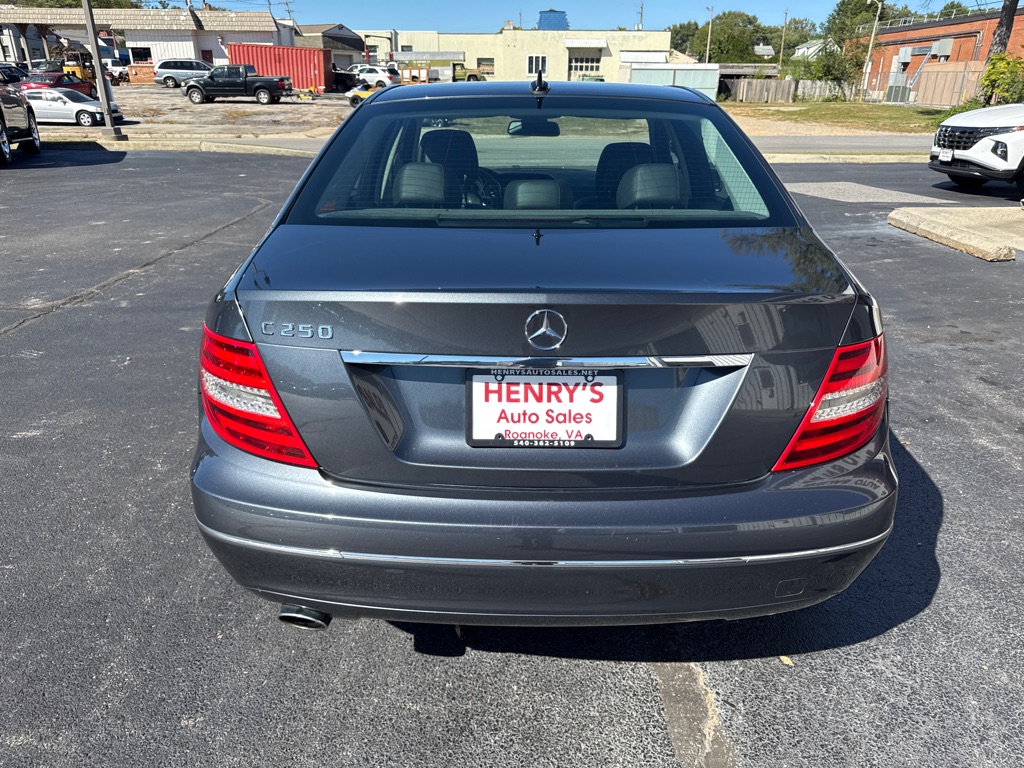 Photo 6 of this MERCEDES-BENZ C-CLASS