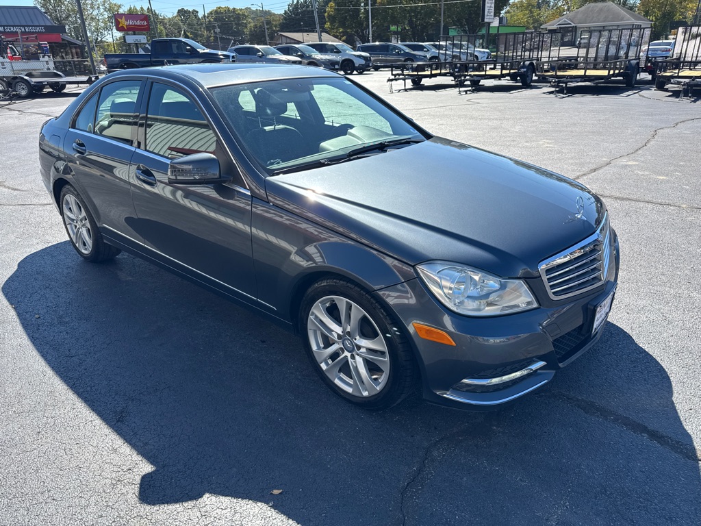 Photo 4 of this MERCEDES-BENZ C-CLASS