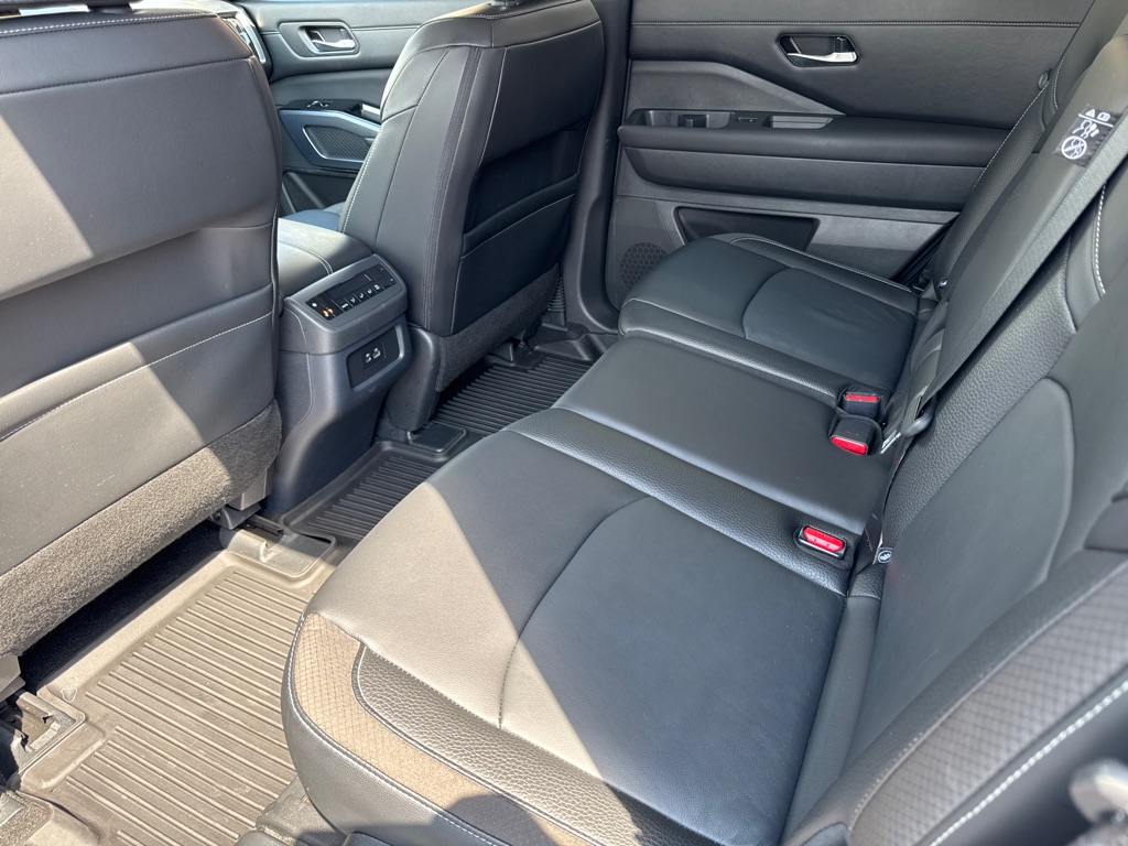 Photo 14 of this NISSAN PATHFINDER