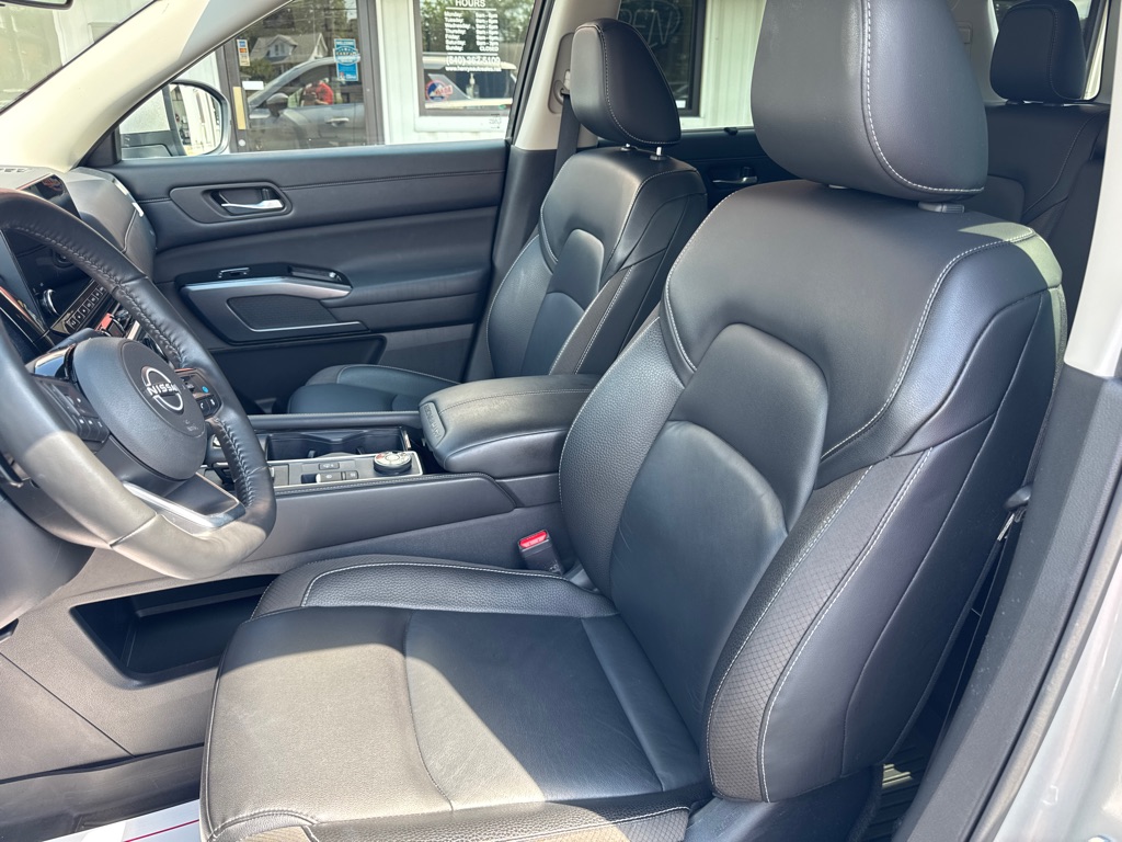 Photo 10 of this NISSAN PATHFINDER