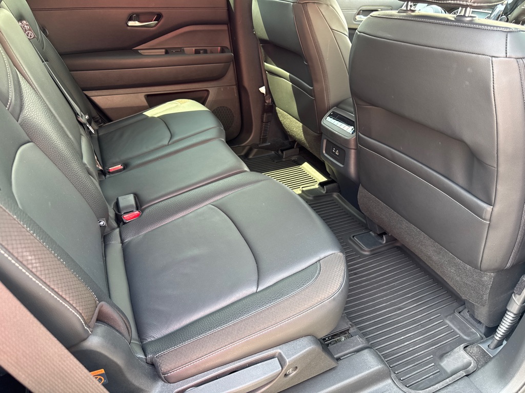 Photo 16 of this NISSAN PATHFINDER