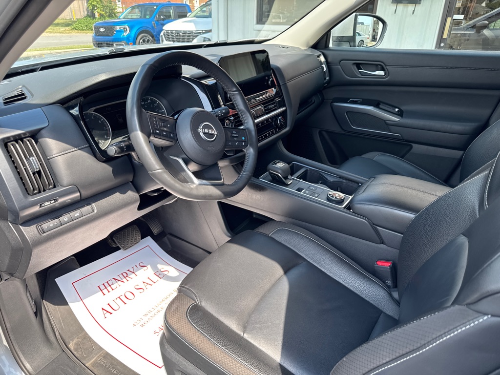 Photo 8 of this NISSAN PATHFINDER