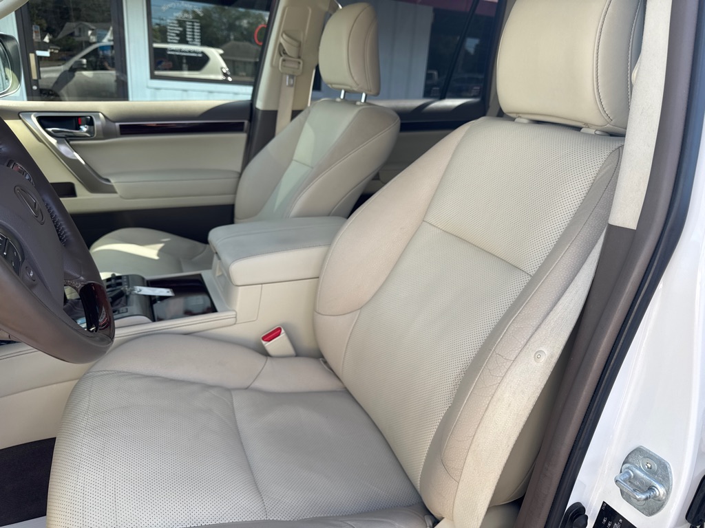 Photo 10 of this LEXUS GX 460