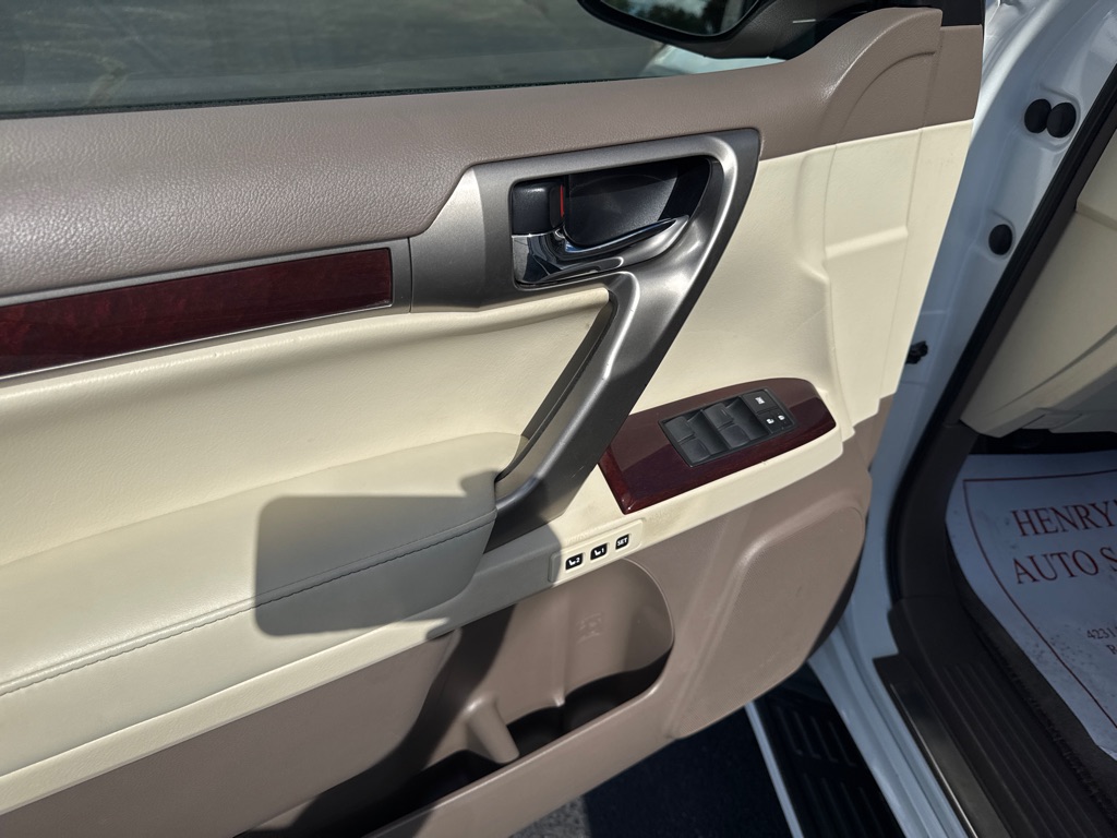 Photo 9 of this LEXUS GX 460