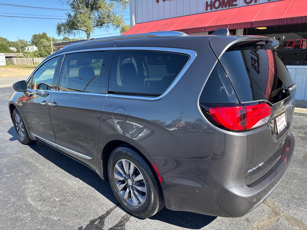 Photo 7 of this CHRYSLER PACIFICA