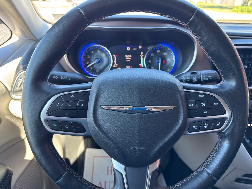 Photo 11 of this CHRYSLER PACIFICA