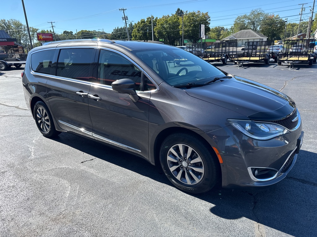 Photo 4 of this CHRYSLER PACIFICA