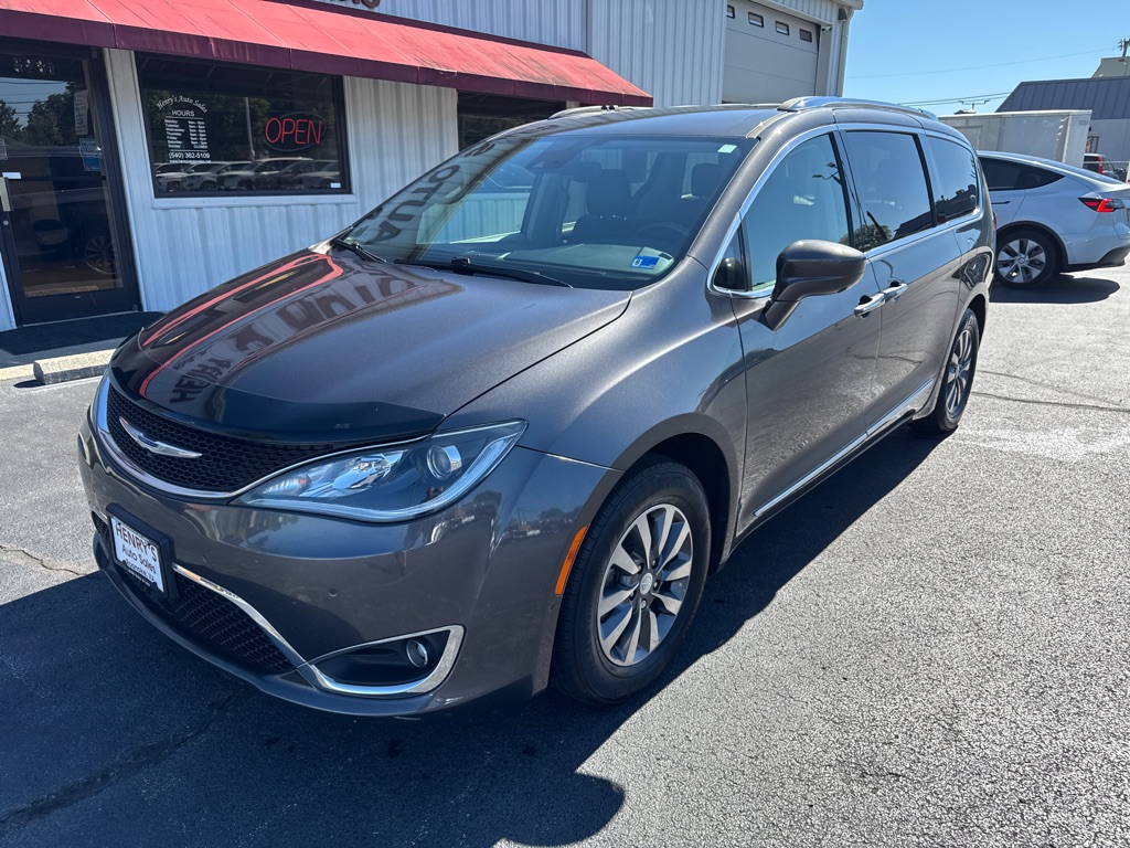 Photo 2 of this CHRYSLER PACIFICA