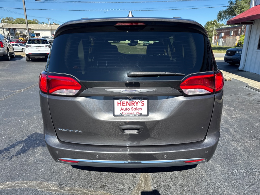 Photo 6 of this CHRYSLER PACIFICA