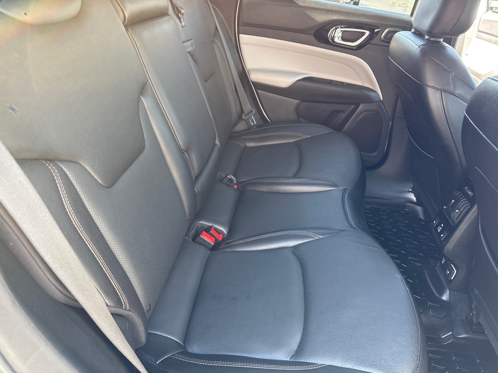 Photo 17 of this JEEP COMPASS