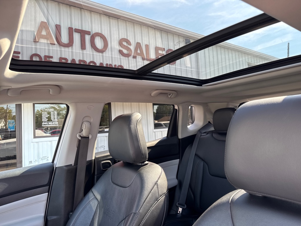 Photo 14 of this JEEP COMPASS