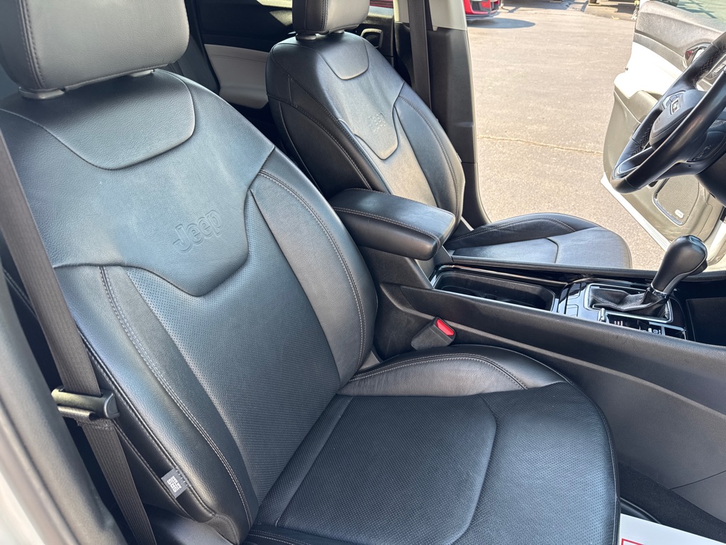 Photo 19 of this JEEP COMPASS