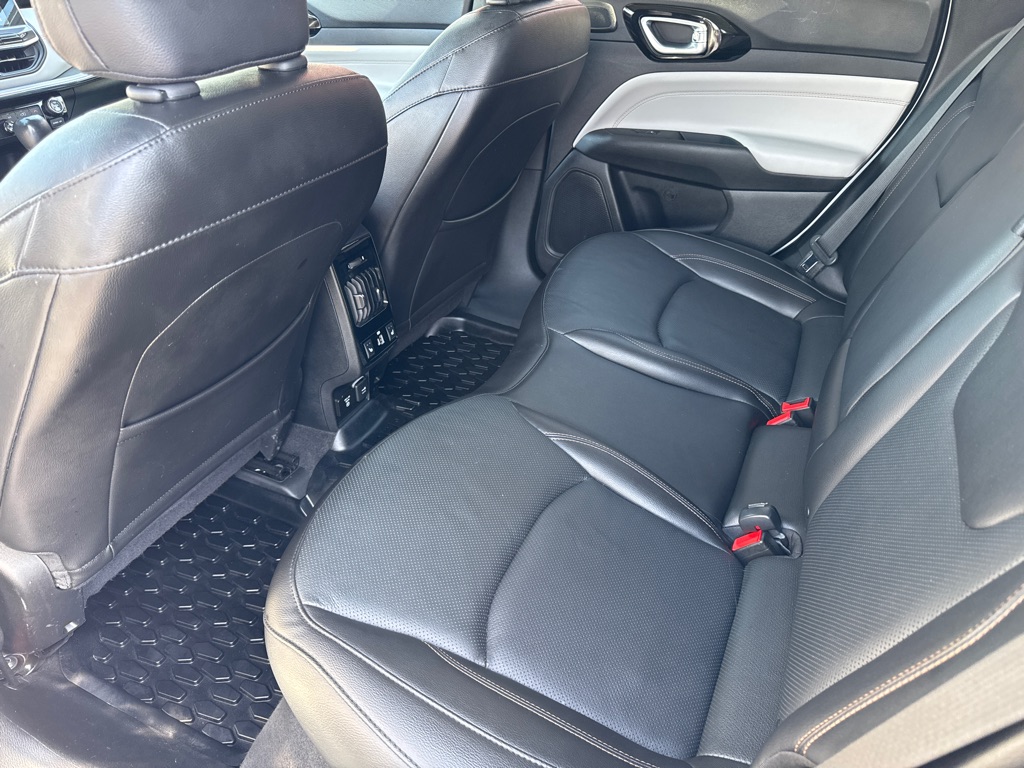 Photo 15 of this JEEP COMPASS