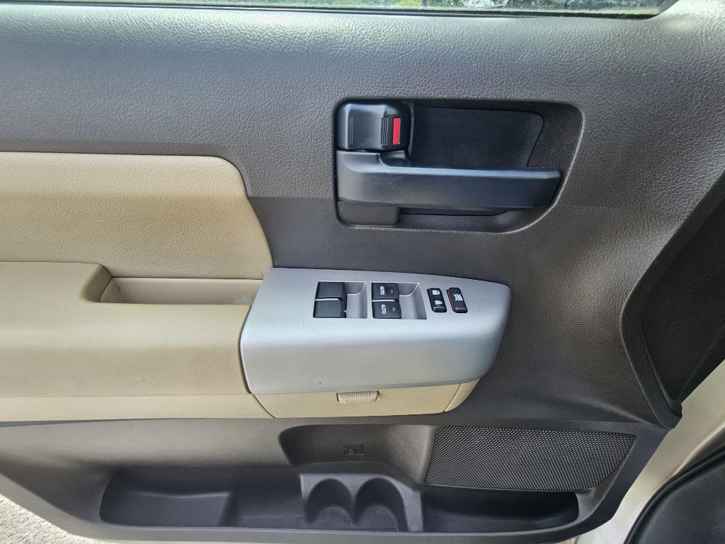 Photo 15 of this TOYOTA SEQUOIA