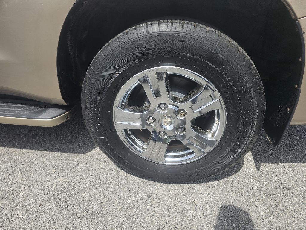 Photo 16 of this TOYOTA SEQUOIA