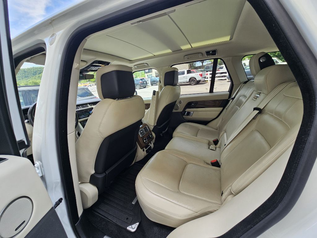 Photo 10 of this LAND ROVER RANGE ROVER