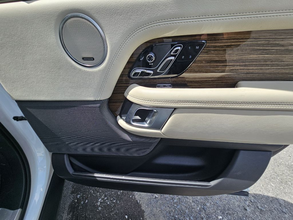 Photo 18 of this LAND ROVER RANGE ROVER