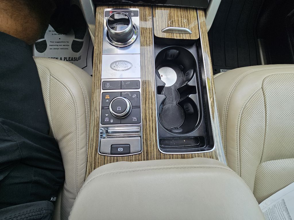 Photo 16 of this LAND ROVER RANGE ROVER