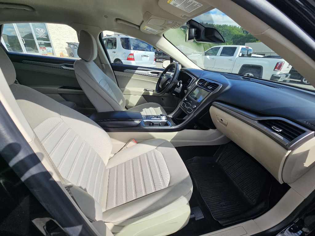Photo 9 of this FORD FUSION HYBRID