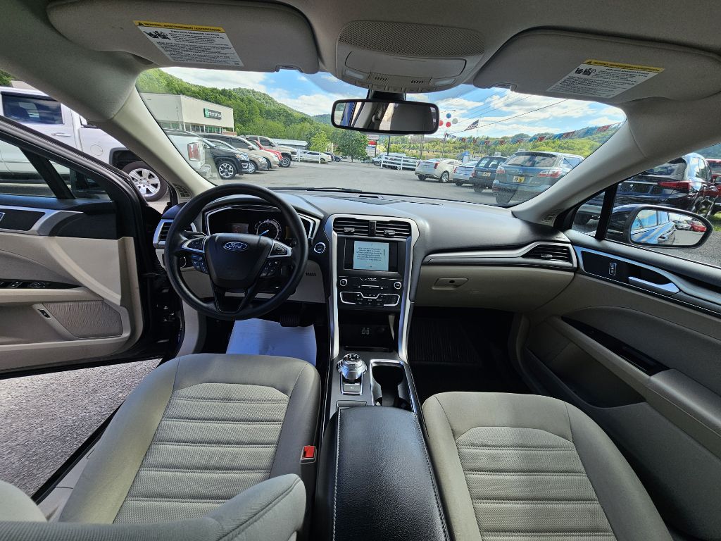 Photo 8 of this FORD FUSION HYBRID