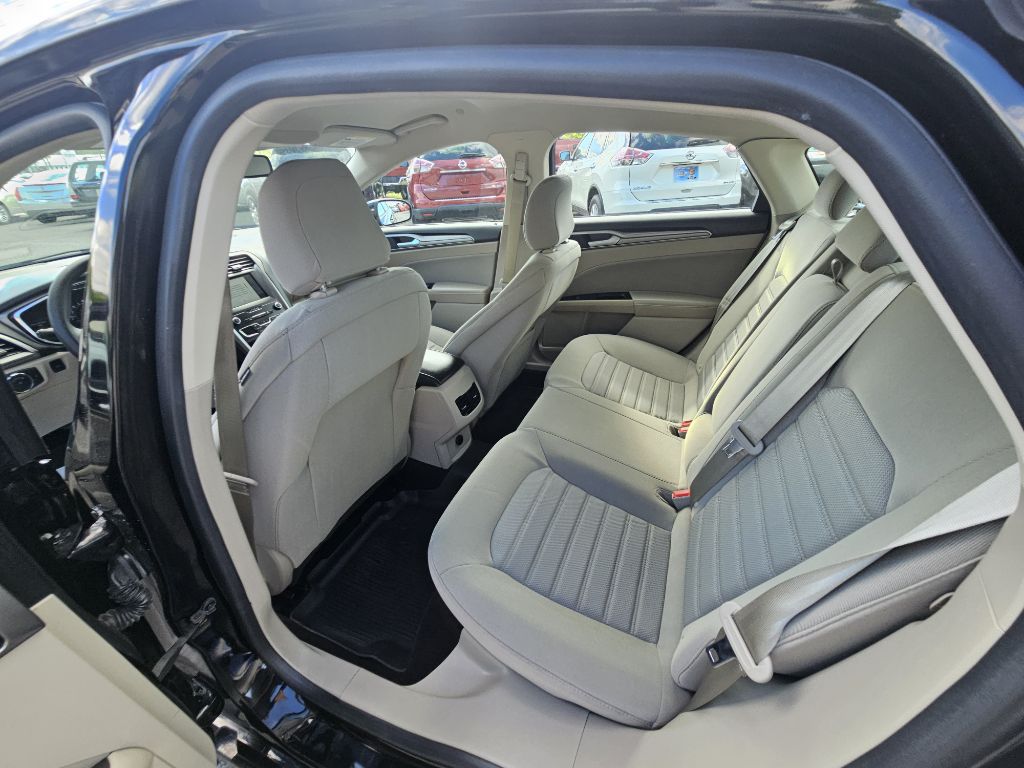 Photo 11 of this FORD FUSION HYBRID