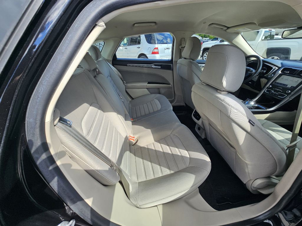 Photo 10 of this FORD FUSION HYBRID