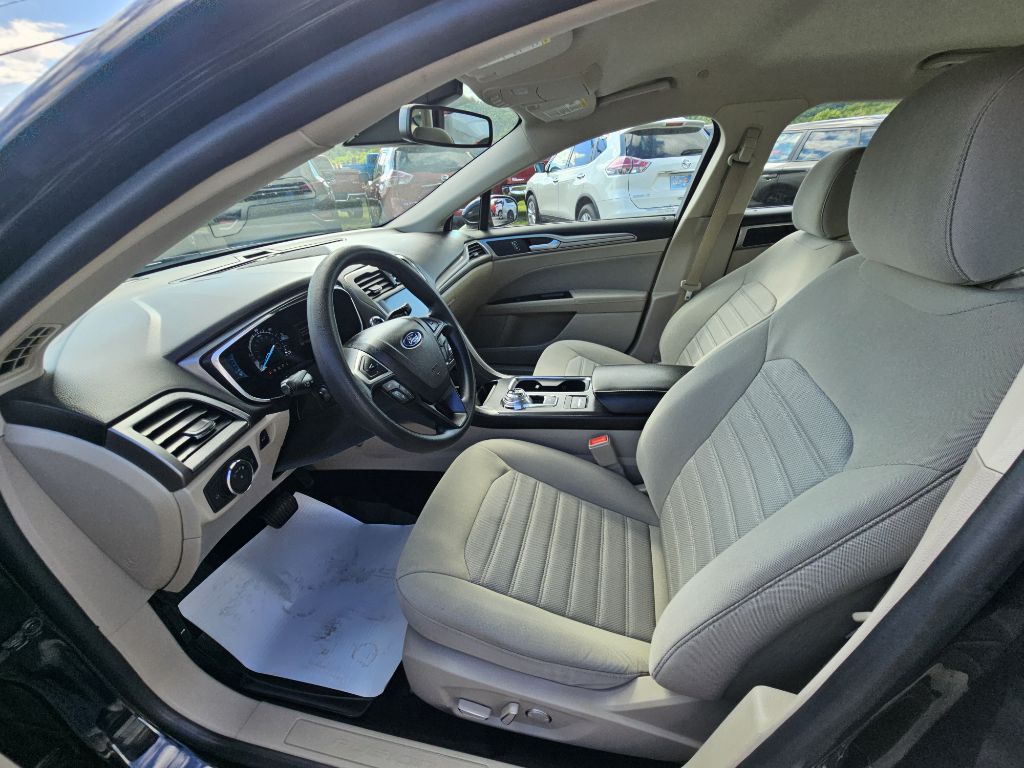 Photo 7 of this FORD FUSION HYBRID