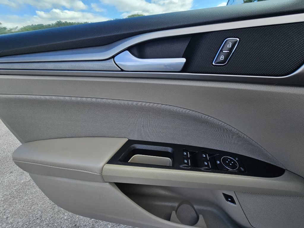 Photo 16 of this FORD FUSION HYBRID