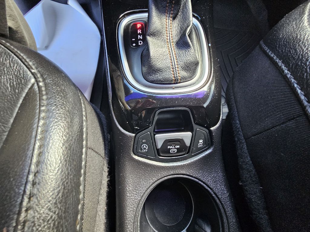 Photo 17 of this JEEP COMPASS