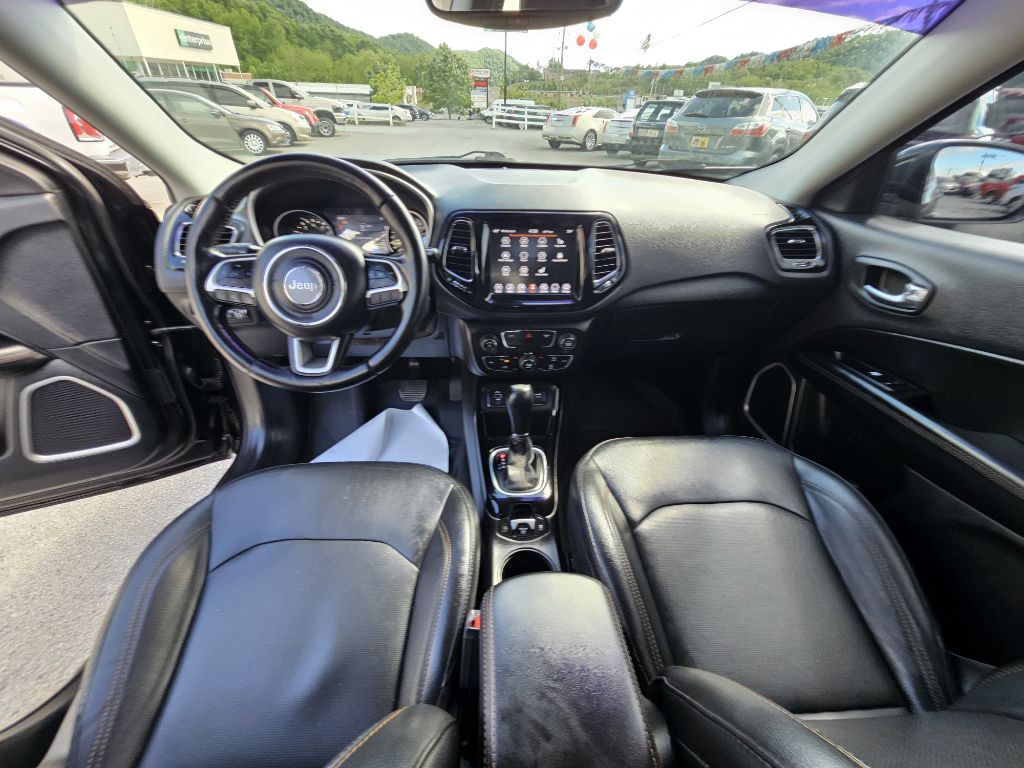 Photo 8 of this JEEP COMPASS