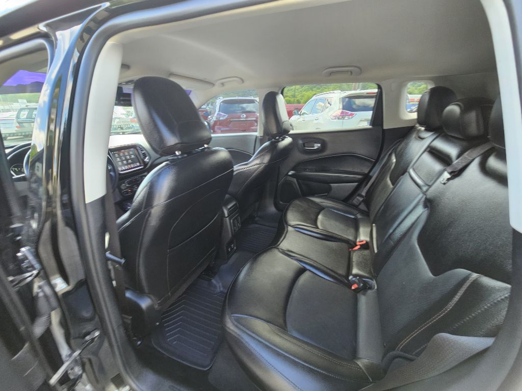 Photo 10 of this JEEP COMPASS