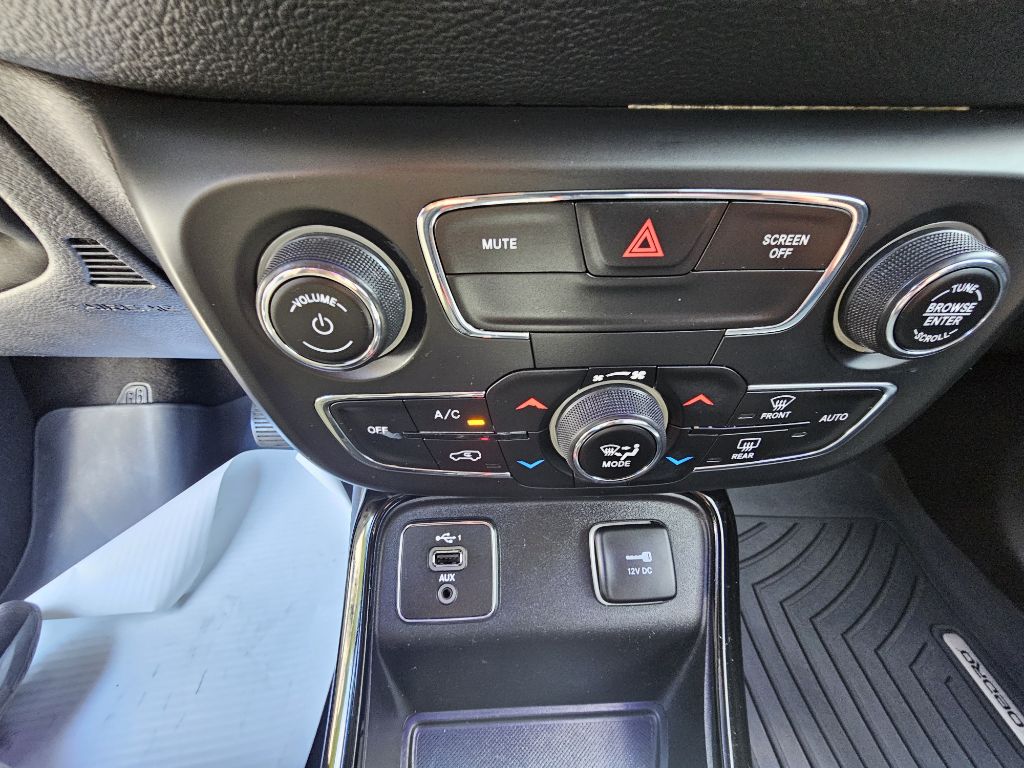 Photo 15 of this JEEP COMPASS