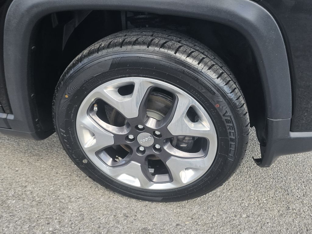 Photo 19 of this JEEP COMPASS