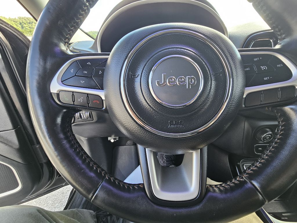Photo 16 of this JEEP COMPASS