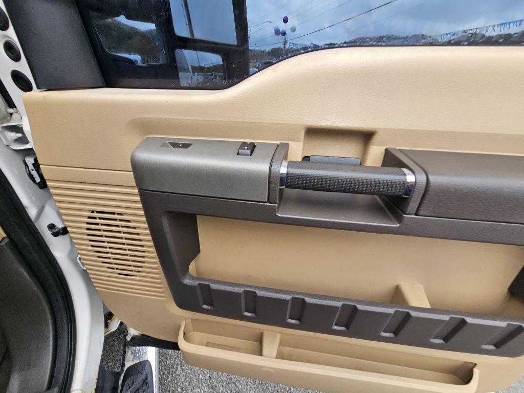 Photo 18 of this FORD F-350 SUPER DUT