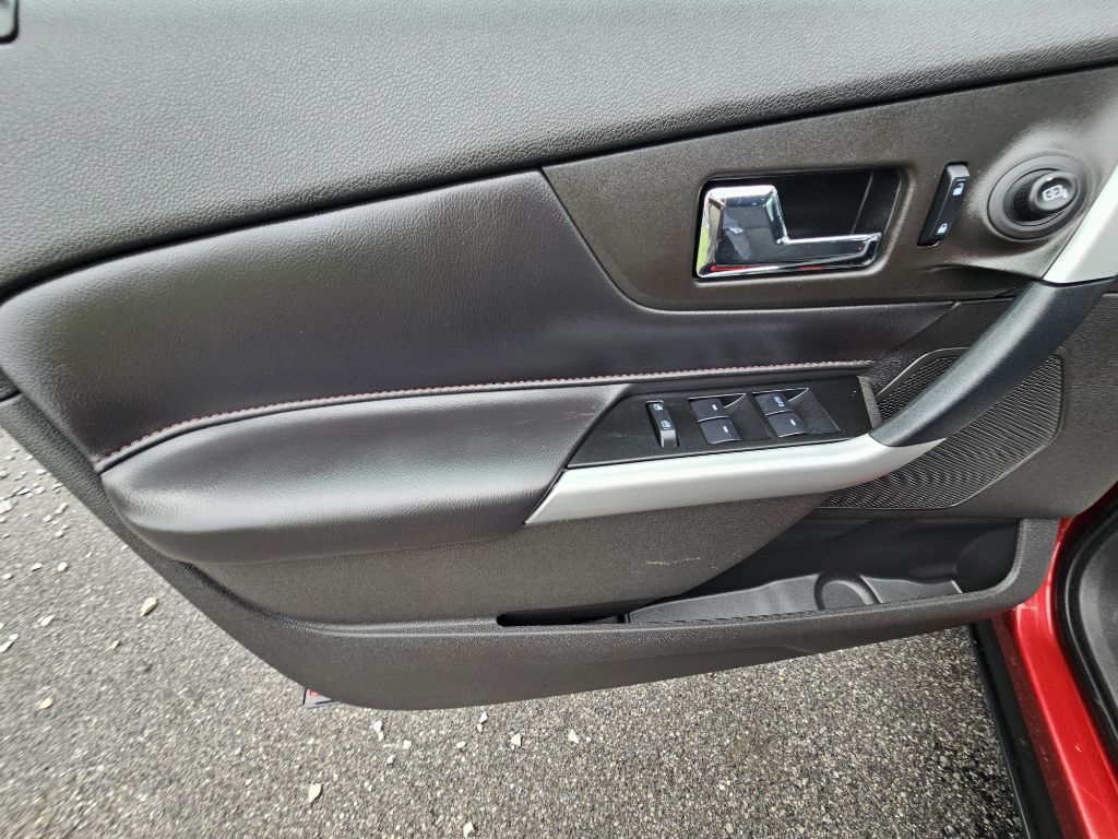 Photo 14 of this FORD EDGE