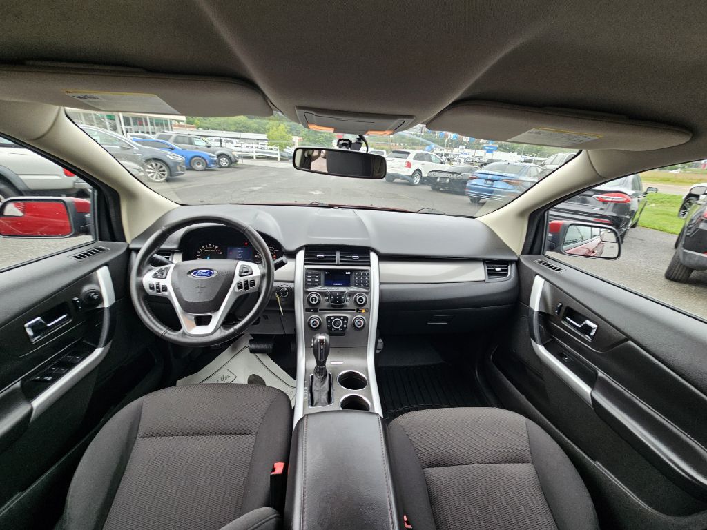 Photo 8 of this FORD EDGE