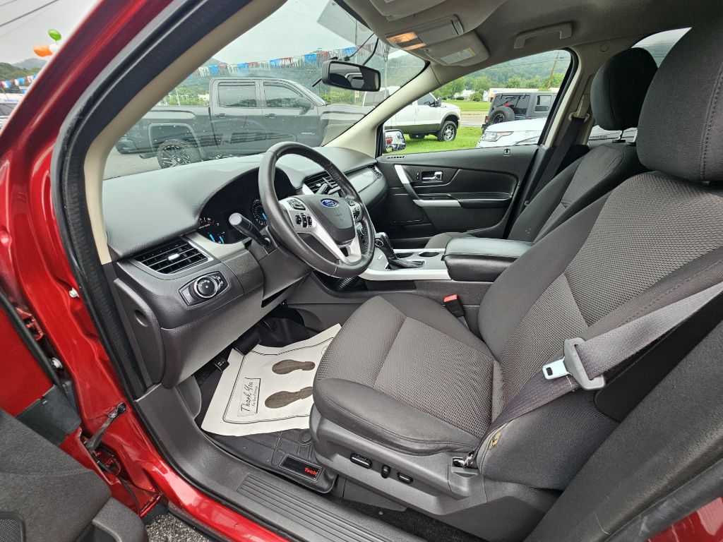 Photo 7 of this FORD EDGE