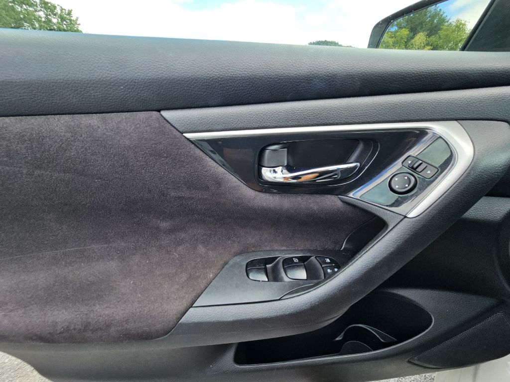 Photo 16 of this NISSAN ALTIMA