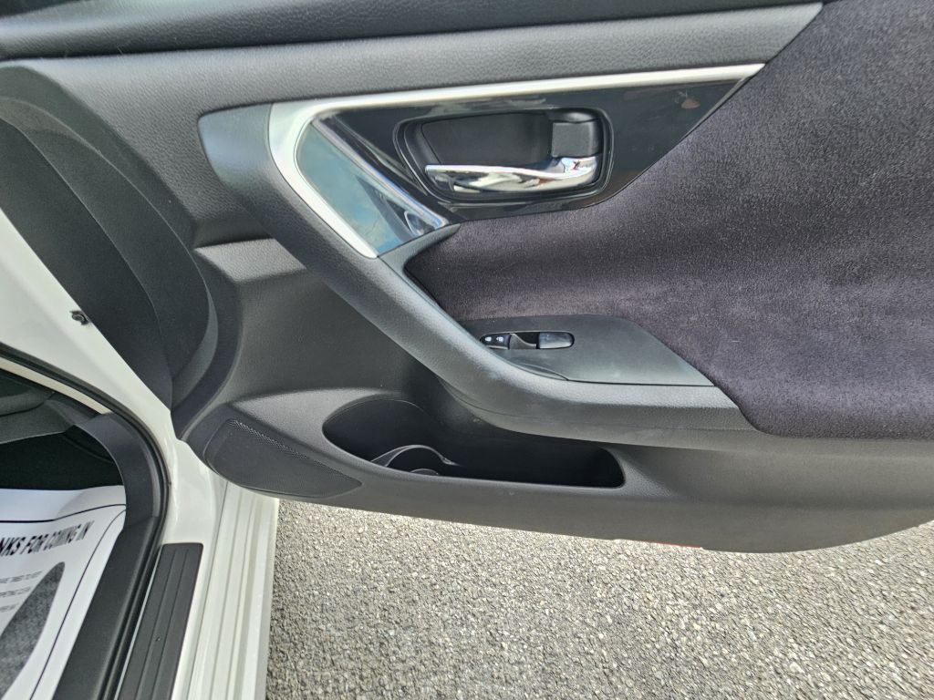 Photo 17 of this NISSAN ALTIMA