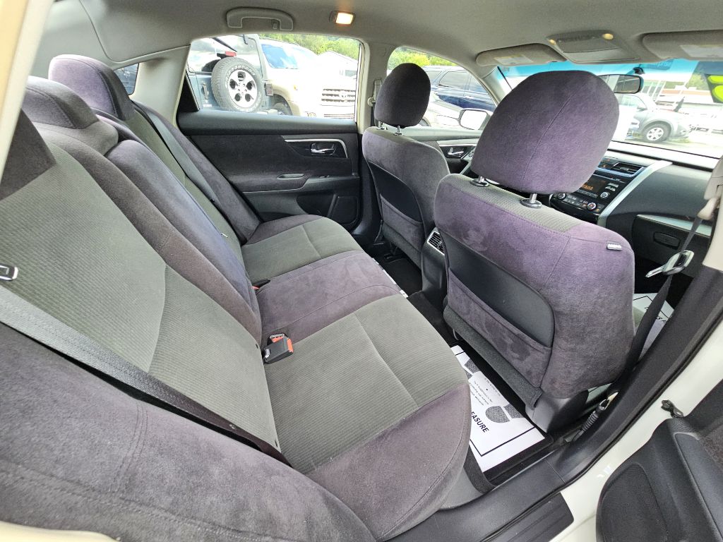 Photo 10 of this NISSAN ALTIMA