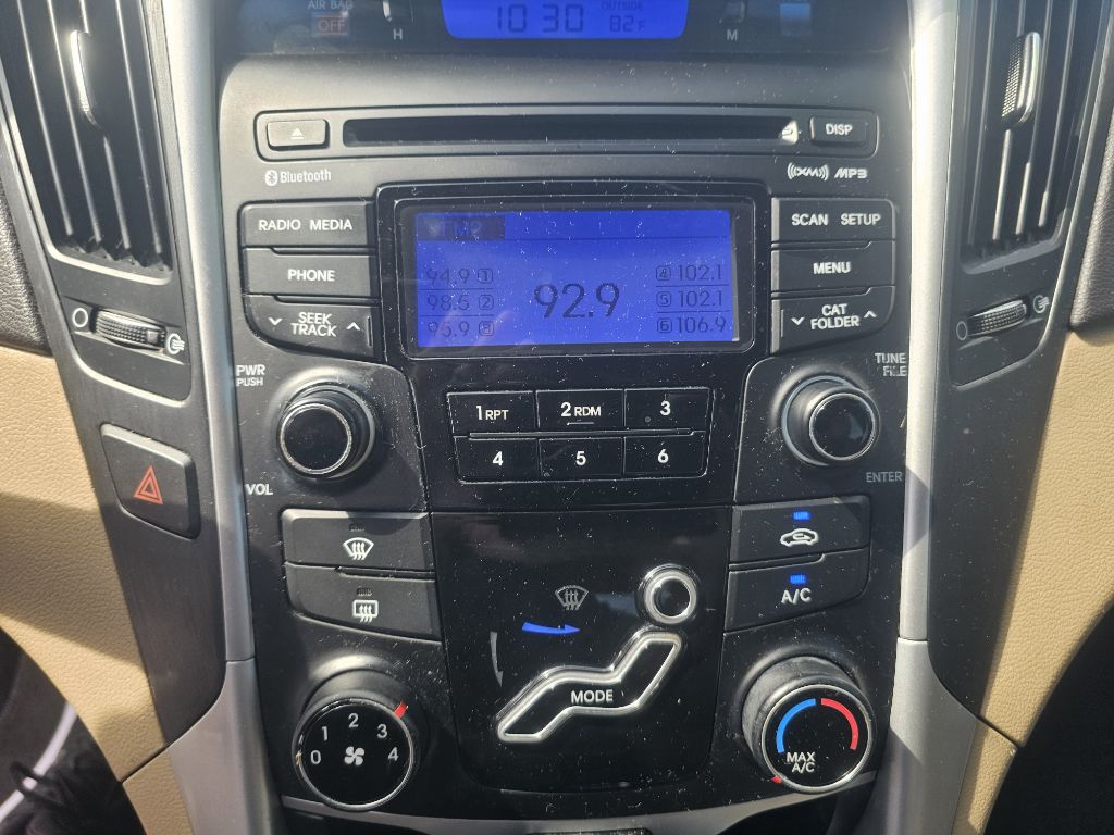 Photo 8 of this HYUNDAI SONATA
