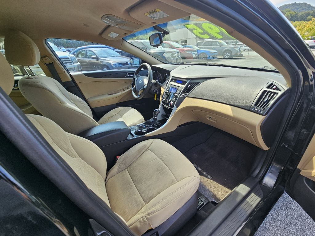 Photo 9 of this HYUNDAI SONATA