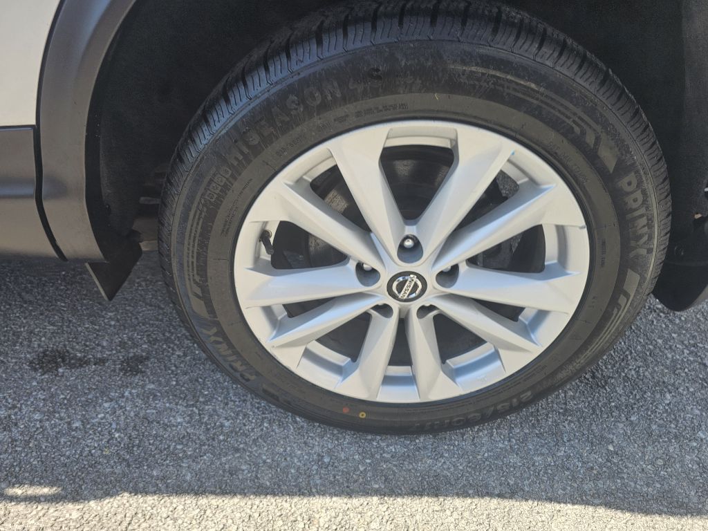Photo 22 of this NISSAN ROGUE SPORT